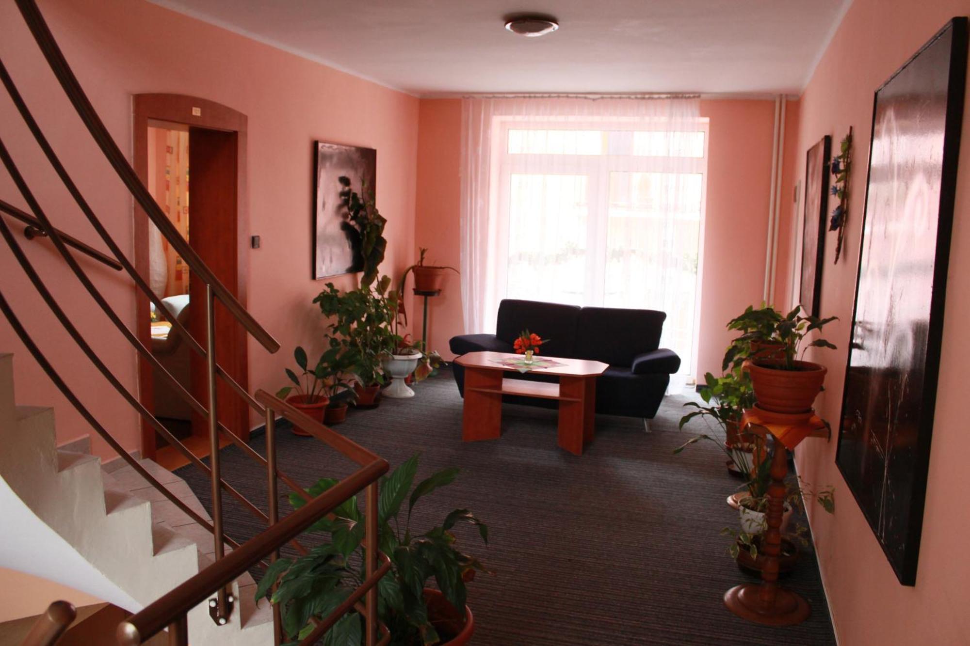 Garni Hotel Anne-Mary Piest'any Exteriör bild