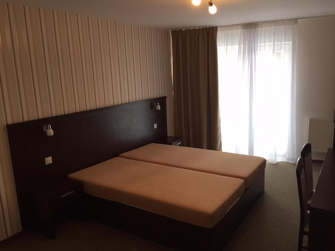 Garni Hotel Anne-Mary Piest'any Exteriör bild