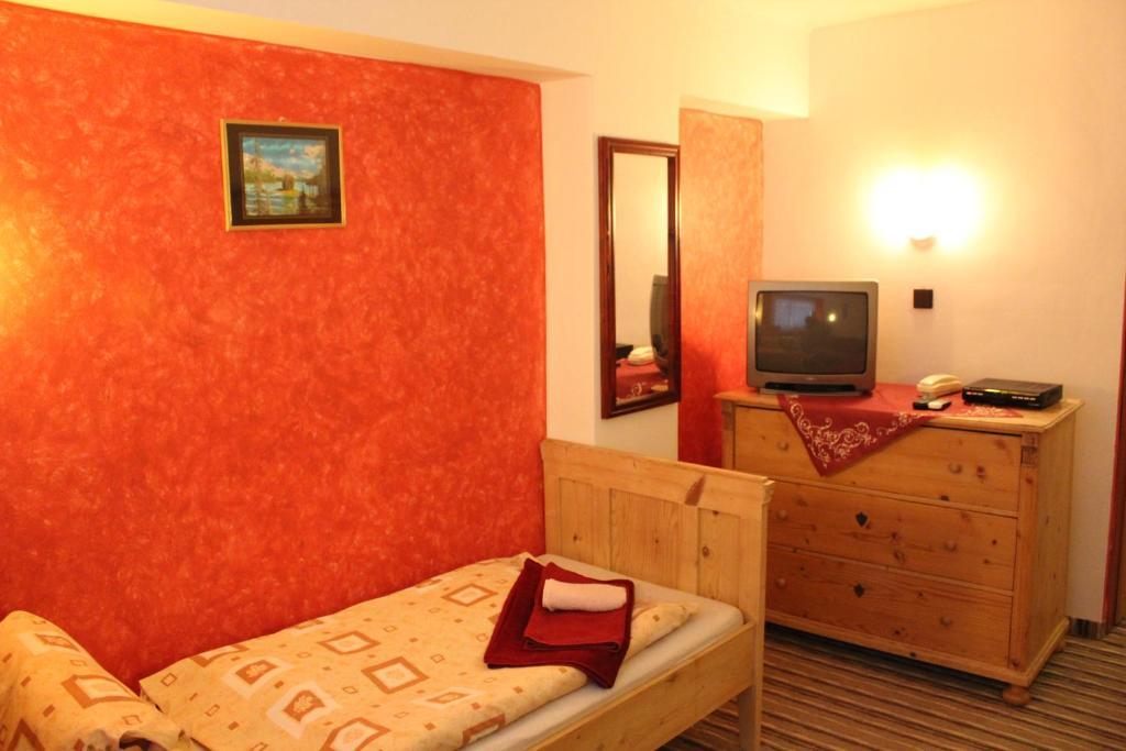 Garni Hotel Anne-Mary Piest'any Exteriör bild