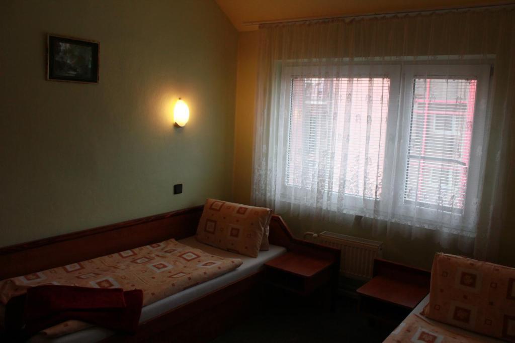 Garni Hotel Anne-Mary Piest'any Exteriör bild