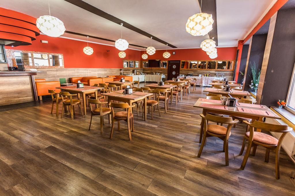 Garni Hotel Anne-Mary Piest'any Exteriör bild