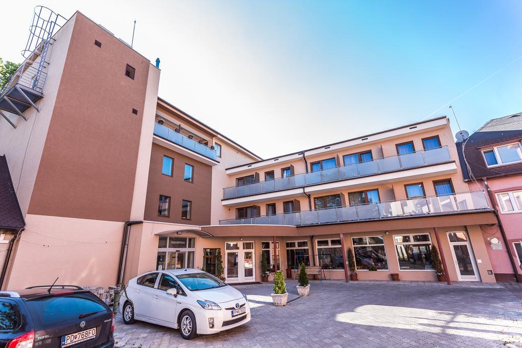 Garni Hotel Anne-Mary Piest'any Exteriör bild