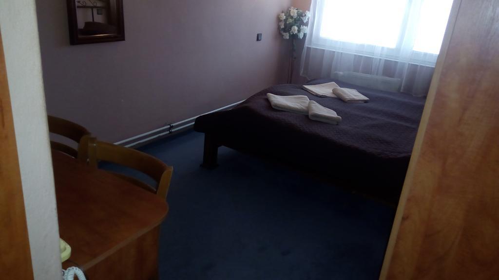 Garni Hotel Anne-Mary Piest'any Exteriör bild