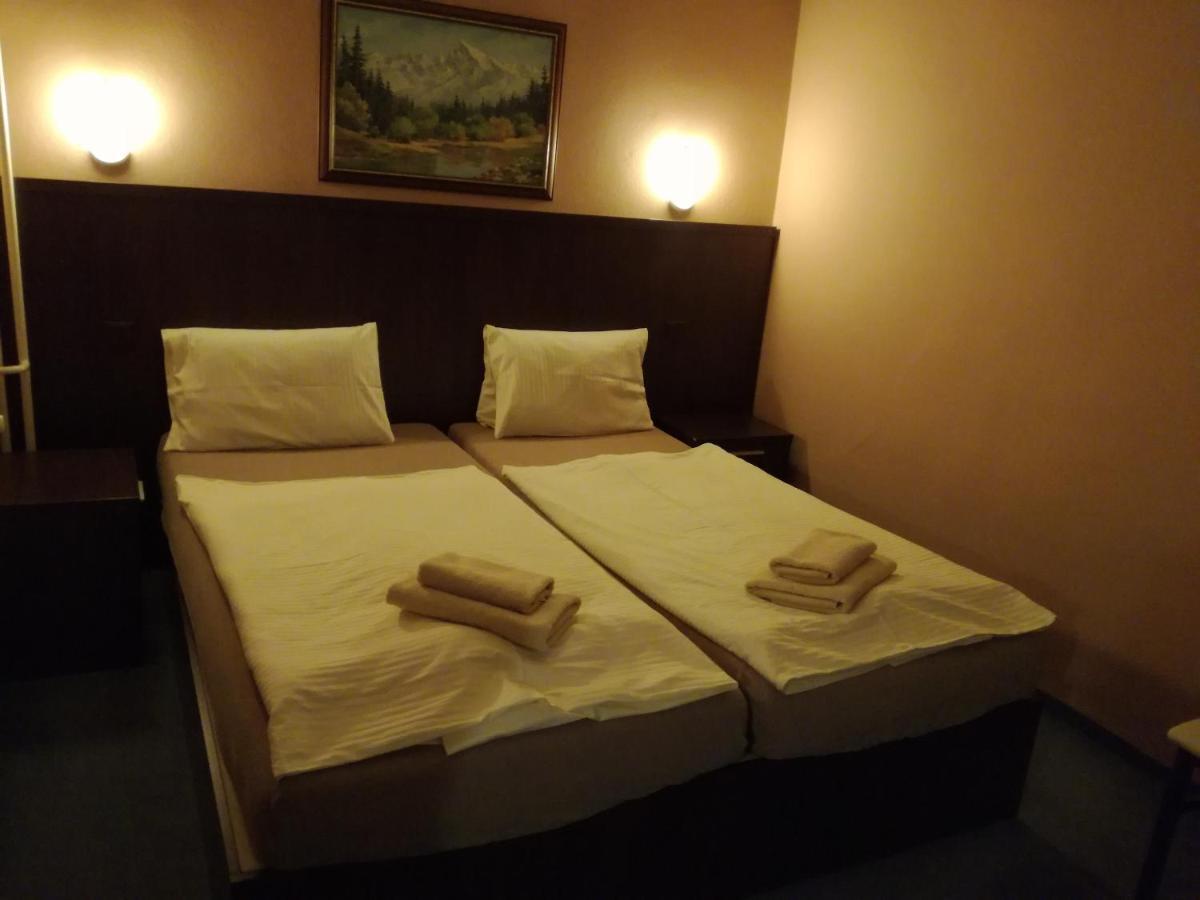 Garni Hotel Anne-Mary Piest'any Exteriör bild
