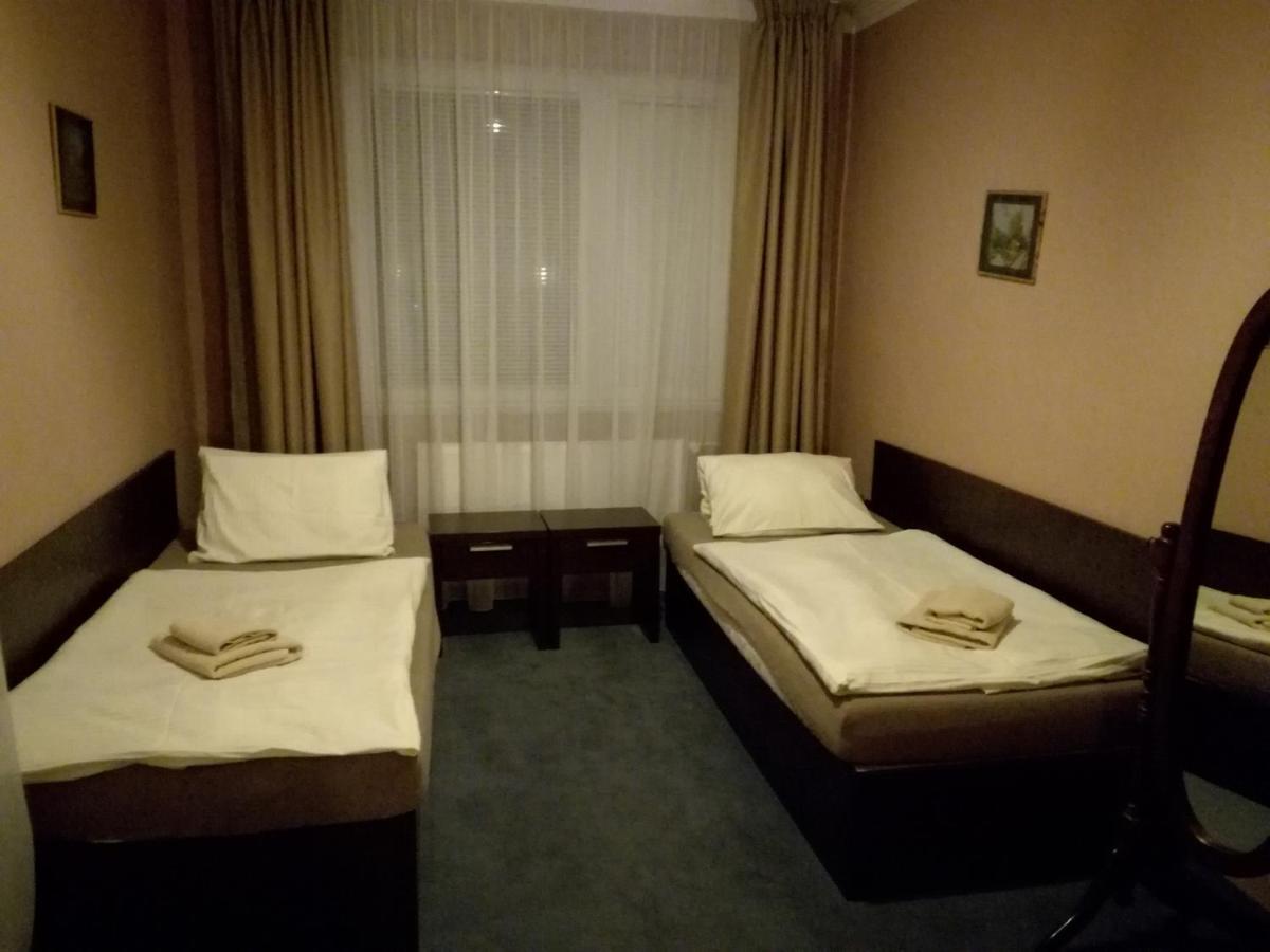 Garni Hotel Anne-Mary Piest'any Exteriör bild