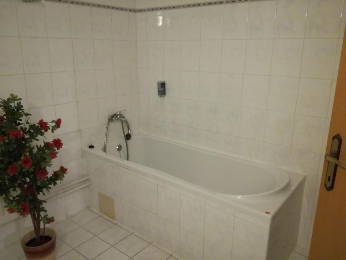 Garni Hotel Anne-Mary Piest'any Exteriör bild