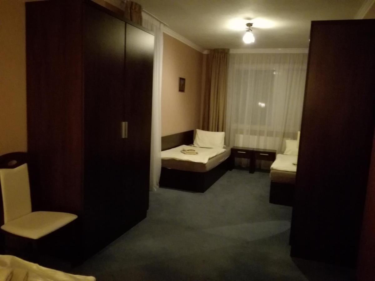 Garni Hotel Anne-Mary Piest'any Exteriör bild